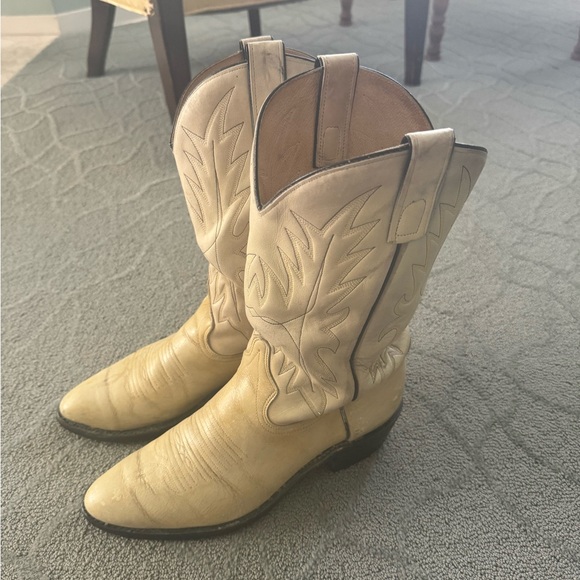 Vintage White Cowboy Boots - Picture 2 of 7